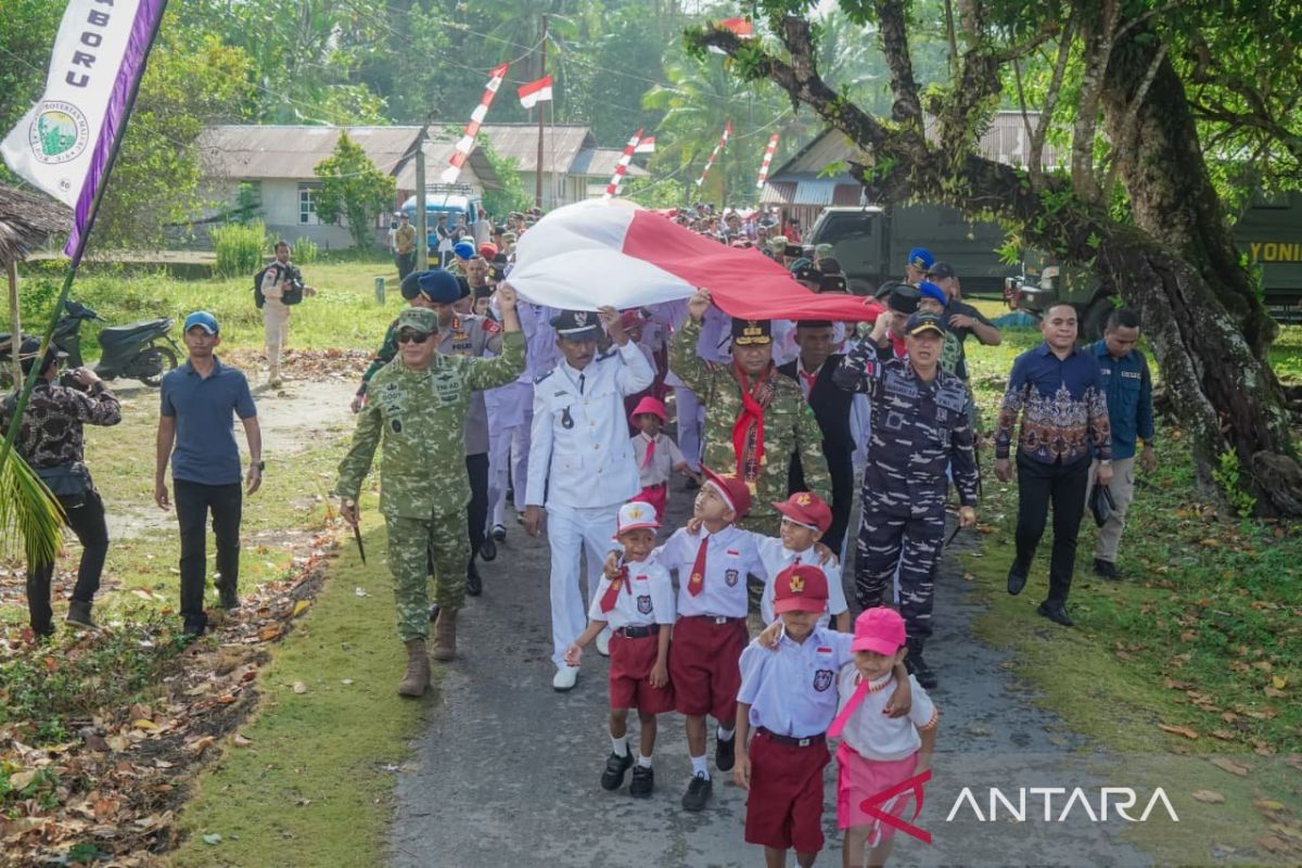 Kodam Pattimura marks 81st Independence Day with 500-metre flag display