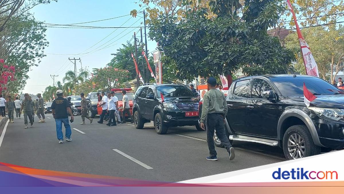 Edi Endi Deploys 40 Official Vehicles to Distribute Aid to Earthquake Victims