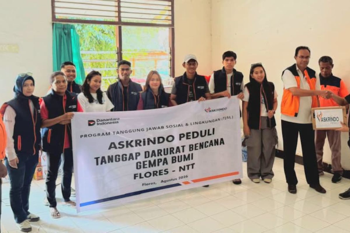 Askrindo distributes emergency aid for NTT disaster victims