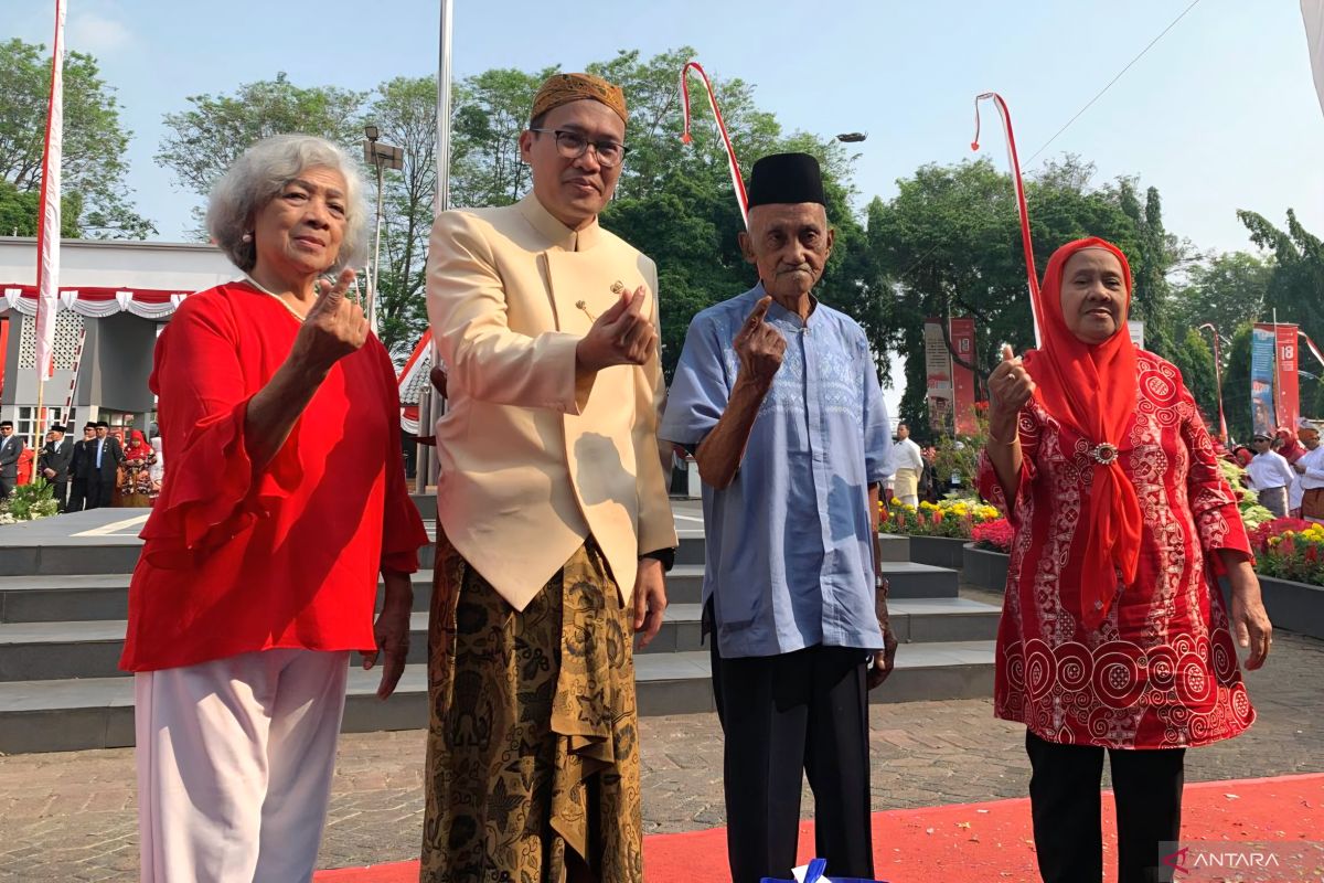 Ministry celebrates Independence Day with elderly amid ageing population