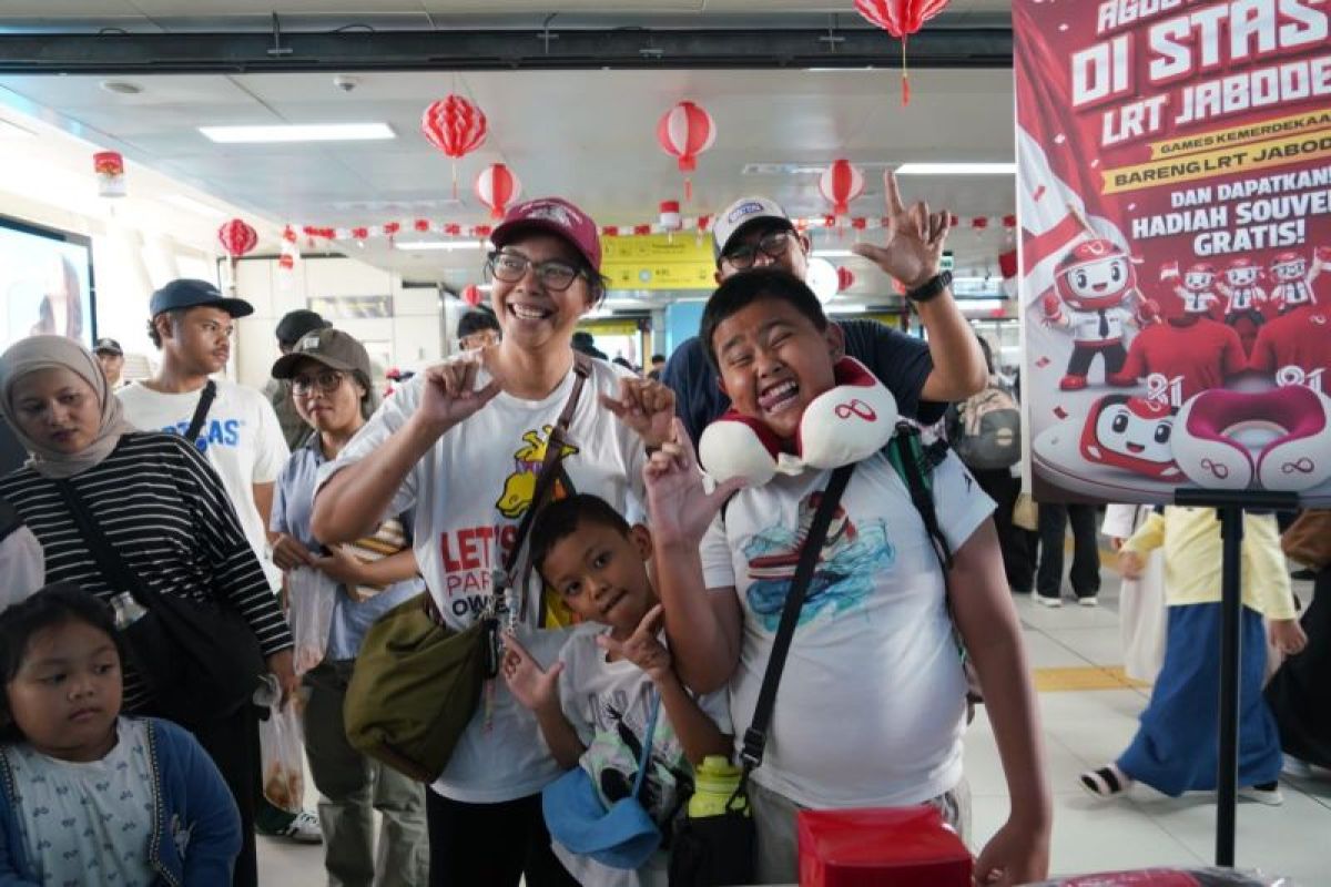 81st Indonesian Independence Day Celebrations Liven Up LRT Jabodebek with Passengers