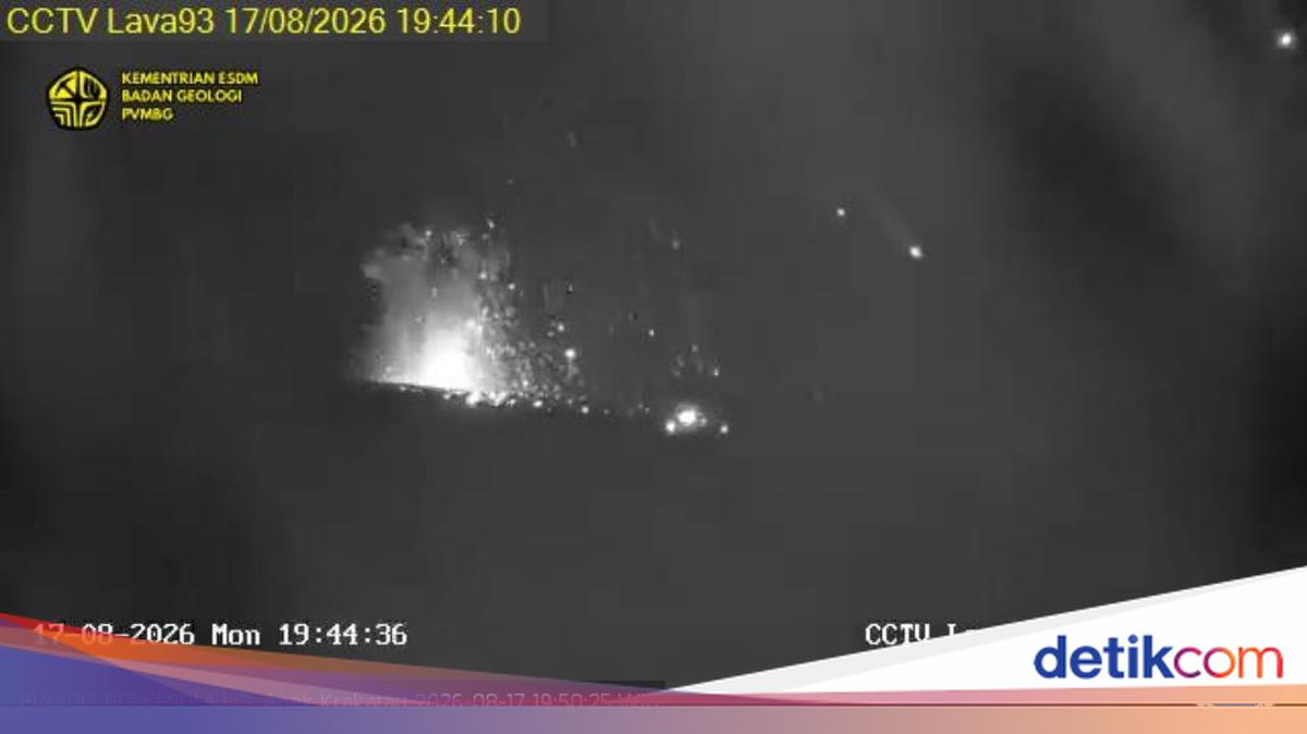 Anak Krakatau Volcano Erupts Twice Tonight, Public Urged to Keep Away