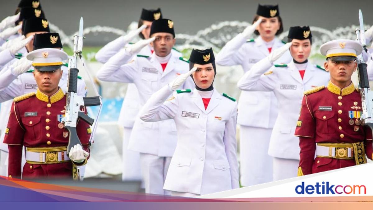 Sekolah Rakyat Student Serves in Flag-Lowering Ceremony at the Palace