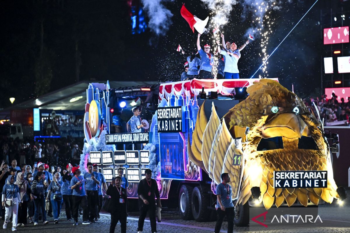 Prabowo attends Independence Day's night carnival at National Monument