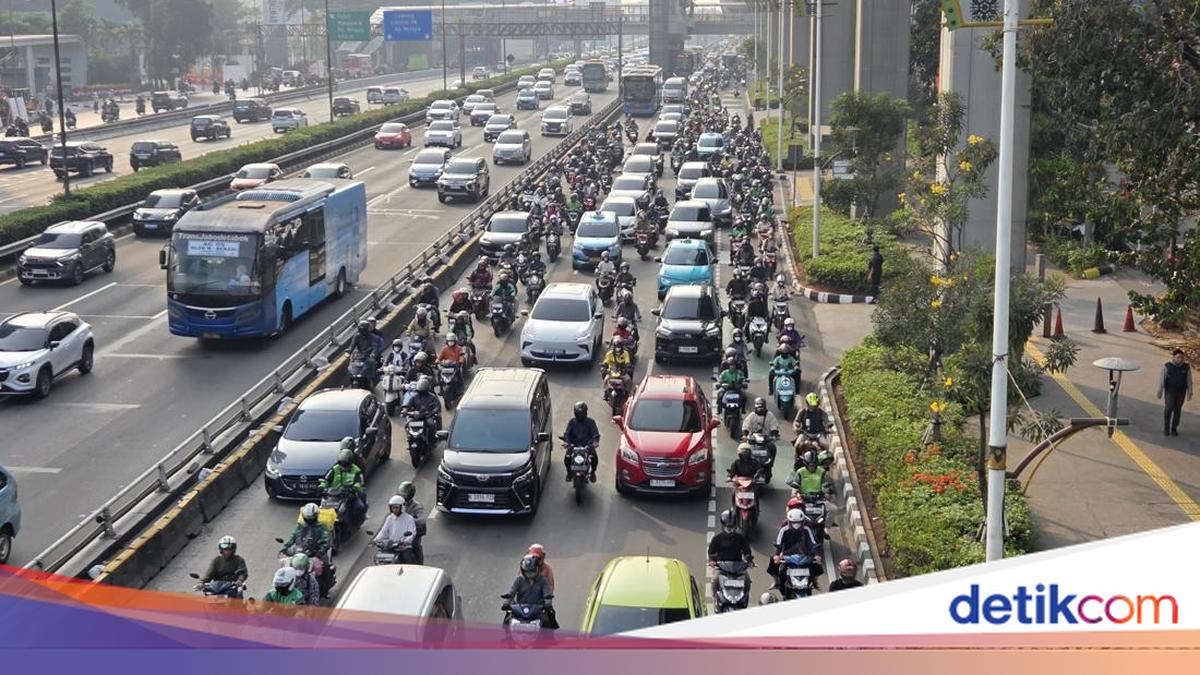 Despite Work Flexibility Advisory, South Jakarta Traffic Remains Congested This Morning