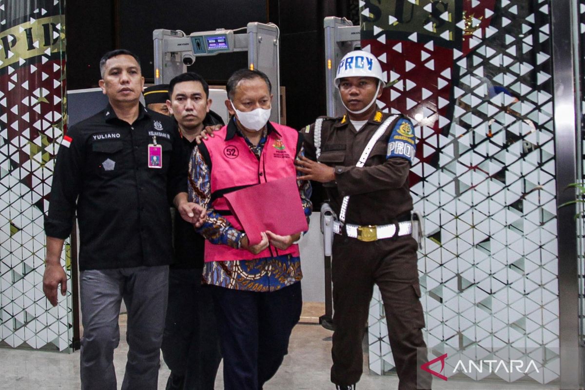 Former Customs Director faces first hearing in CPO POME corruption case