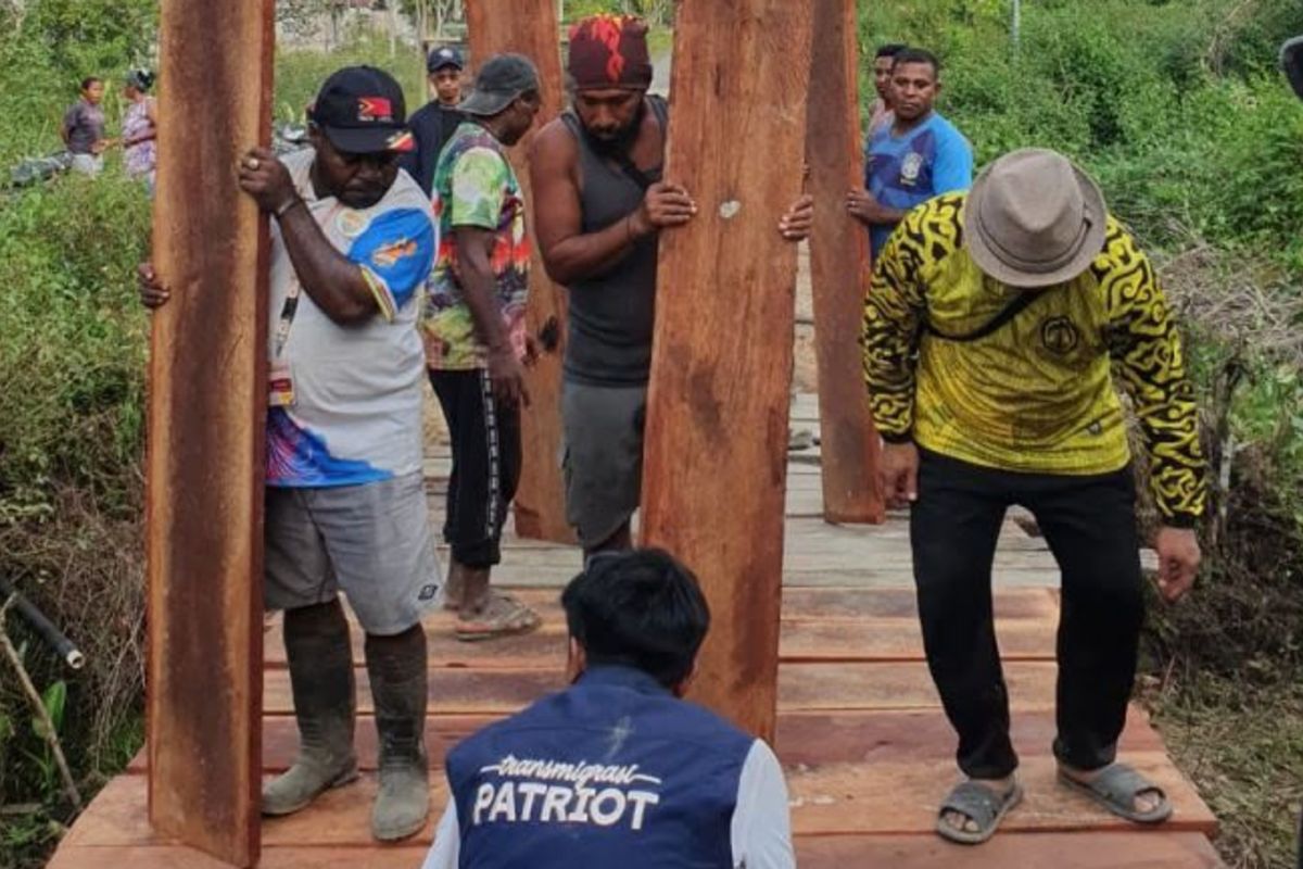 UI Patriot Expedition Team builds Wondama Patriot Bridge for 81st Independence Day