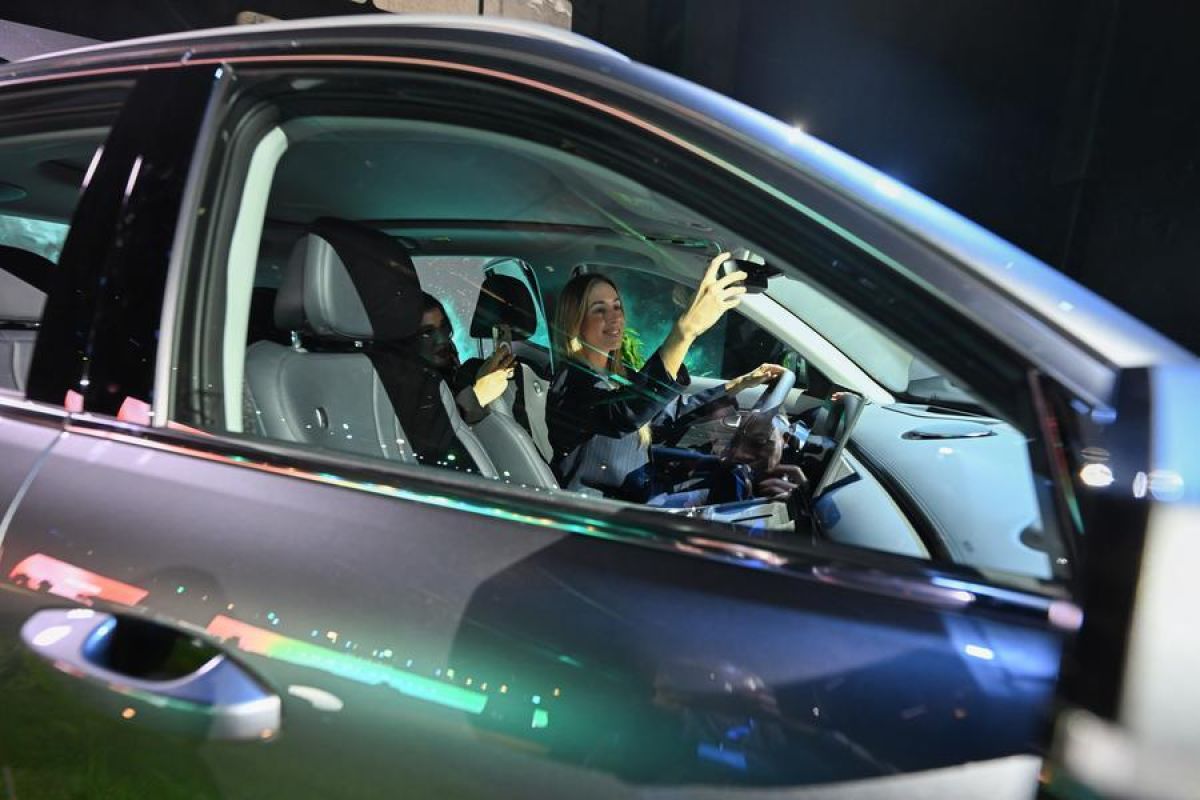 Geely posts record H1 sales and revenue growth