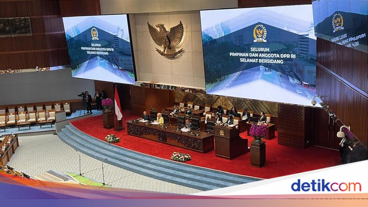 DPR Holds Plenary Session to Discuss 2027 State Budget, 316 Members Present