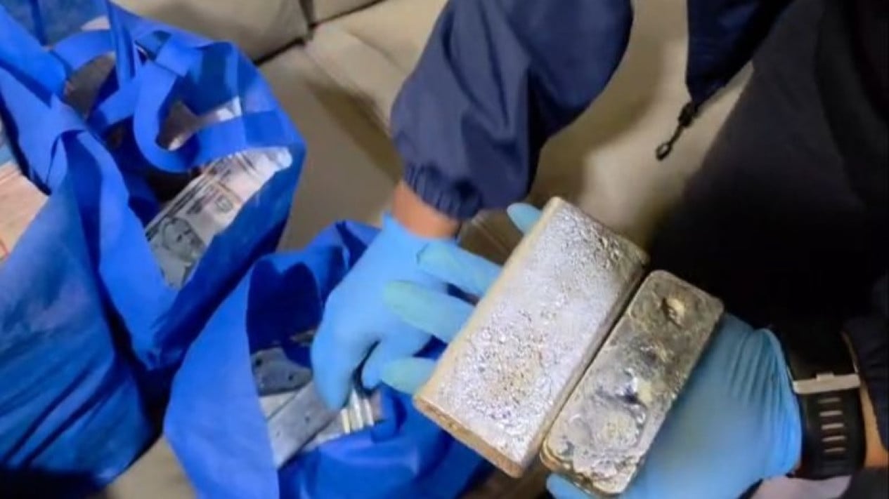Not an Ordinary Liquid: Gold Turned into Gel to Deceive Airport Officers