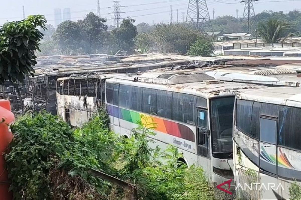 Bekasi fire service deploys nine units to extinguish blaze engulfing 50 buses
