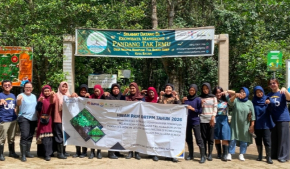Batam Coastal Women Document Mangroves through Herbarium