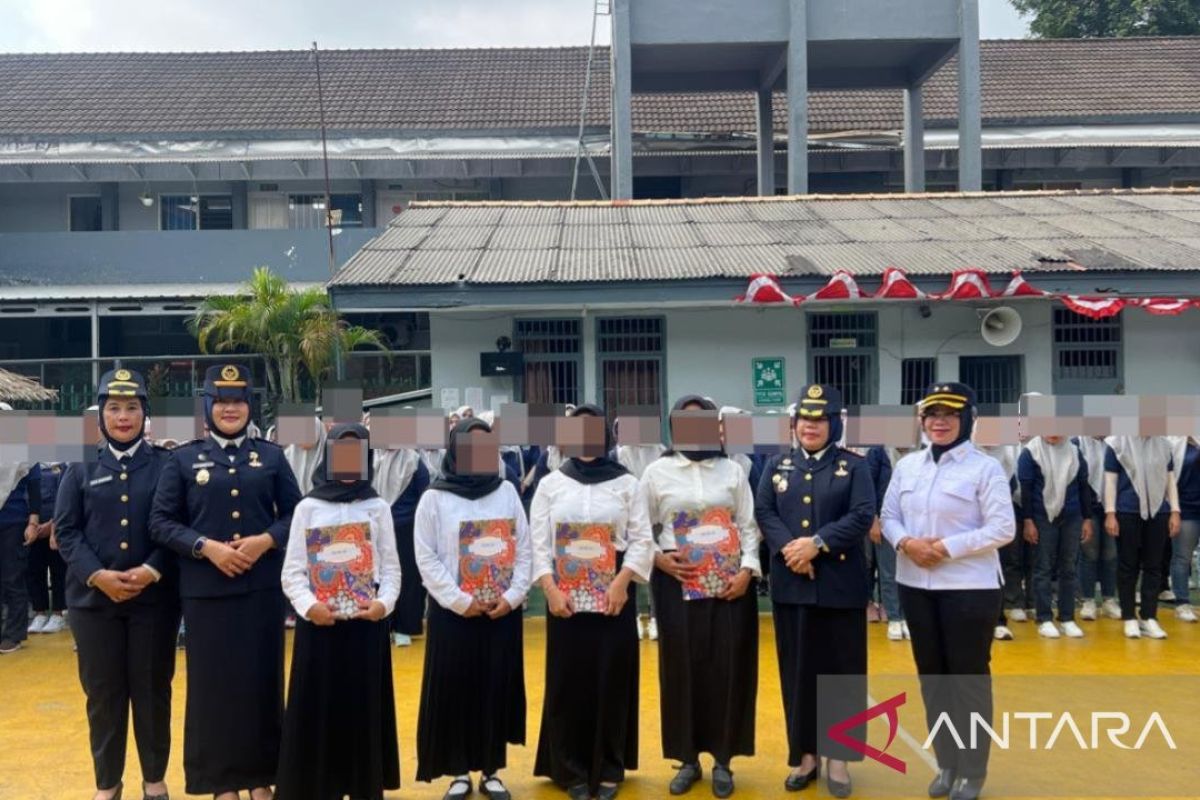 374 inmates at Palembang Women's Prison receive general remission
