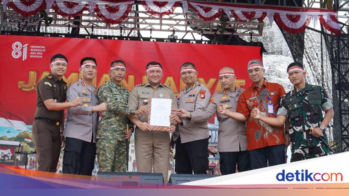 North Jakarta Police and City Government Gather Residents for Anti-Brawl Declaration on Indonesia's 81st Independence Day