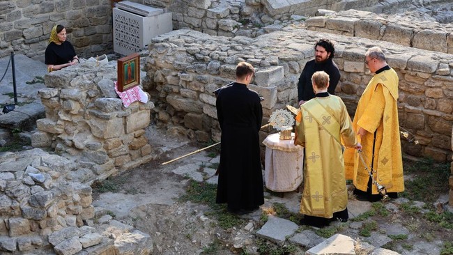 1,700-Year-Old Church Discovered Beneath Lake İznik