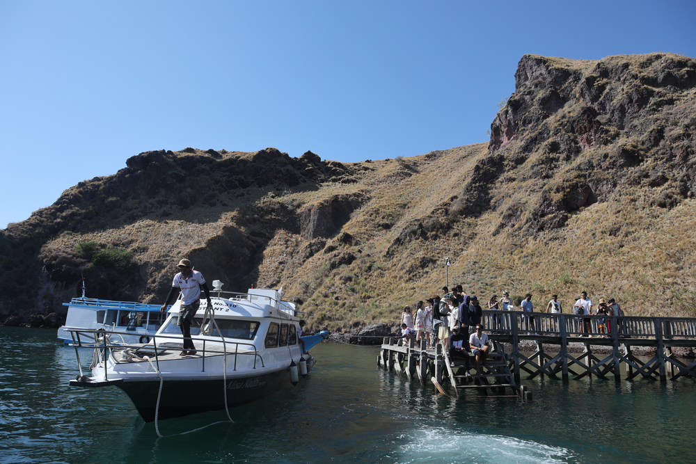 Several Flores Tourist Destinations Temporarily Closed After M7.7 Earthquake