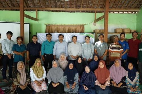 UNIDA Gontor Helps Kampung Bambu Mojorejo Level Up Through Technology and Digital Markets
