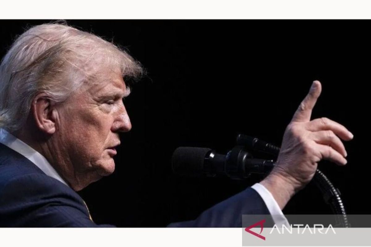 Poll: Trump approval rating falls