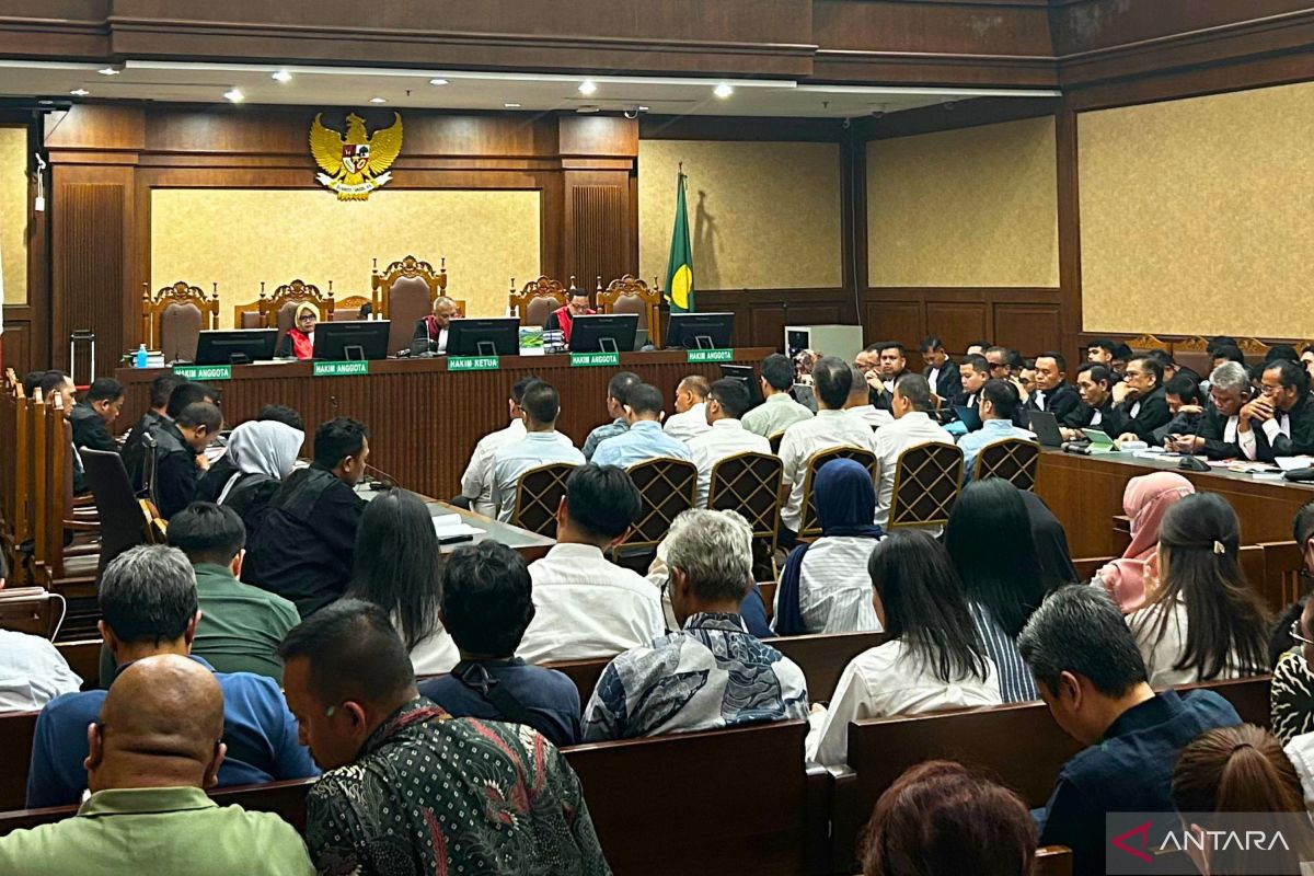 Prosecutors reveal 25 parties enriched in CPO POME corruption case
