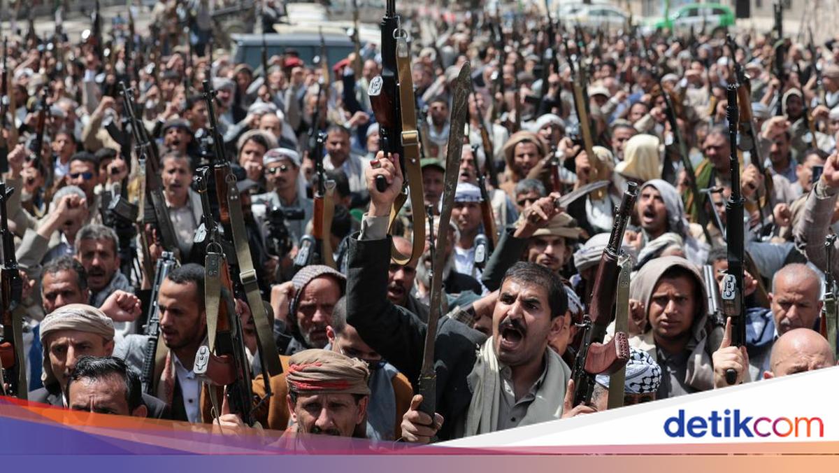 Houthis Again Attack Saudi Oil Refinery
