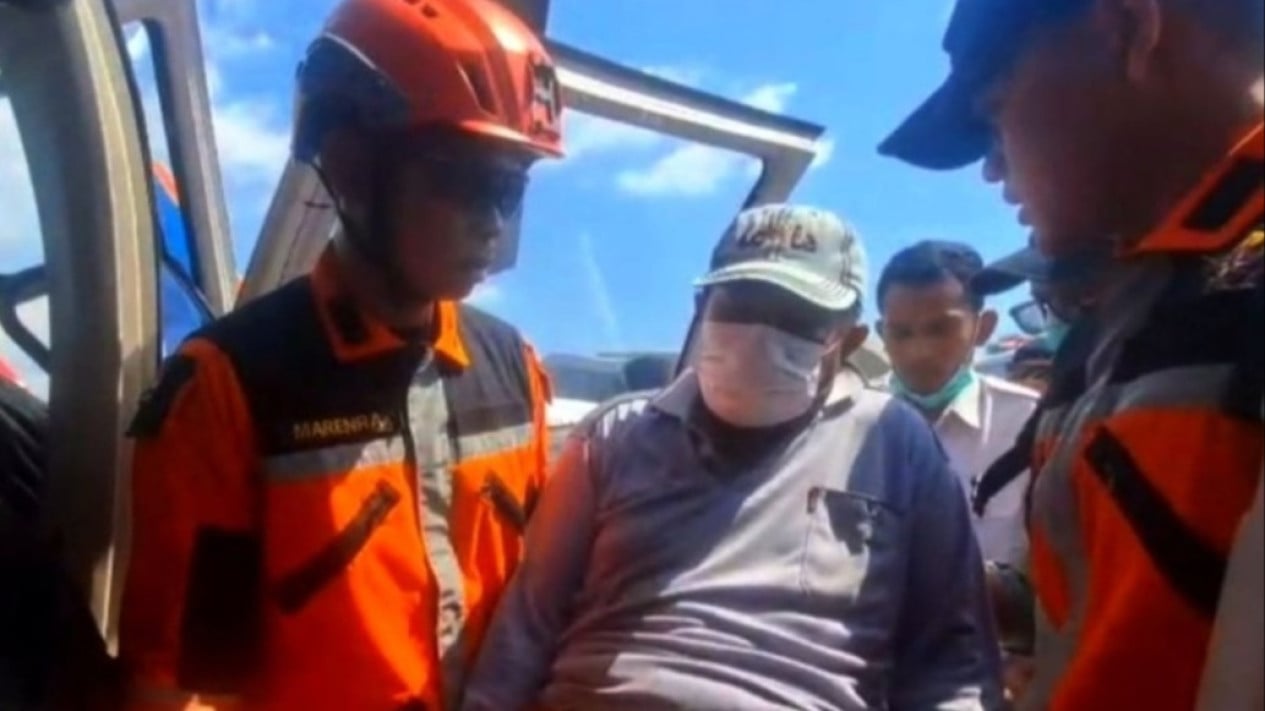 Basarnas Accelerates Evacuation of Seven Seriously Injured NTT Earthquake Victims Using Helicopter