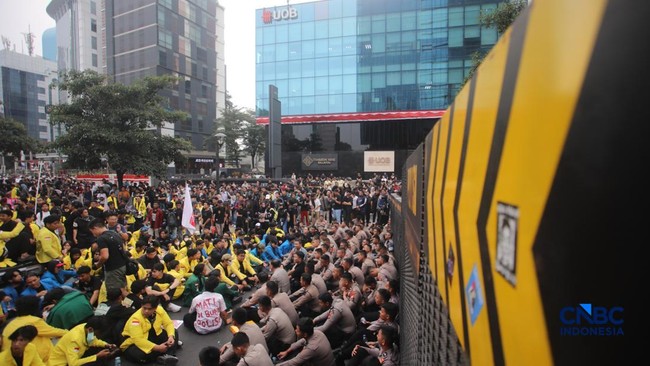 Student Demonstration at Bundaran HI: Traffic Diverted