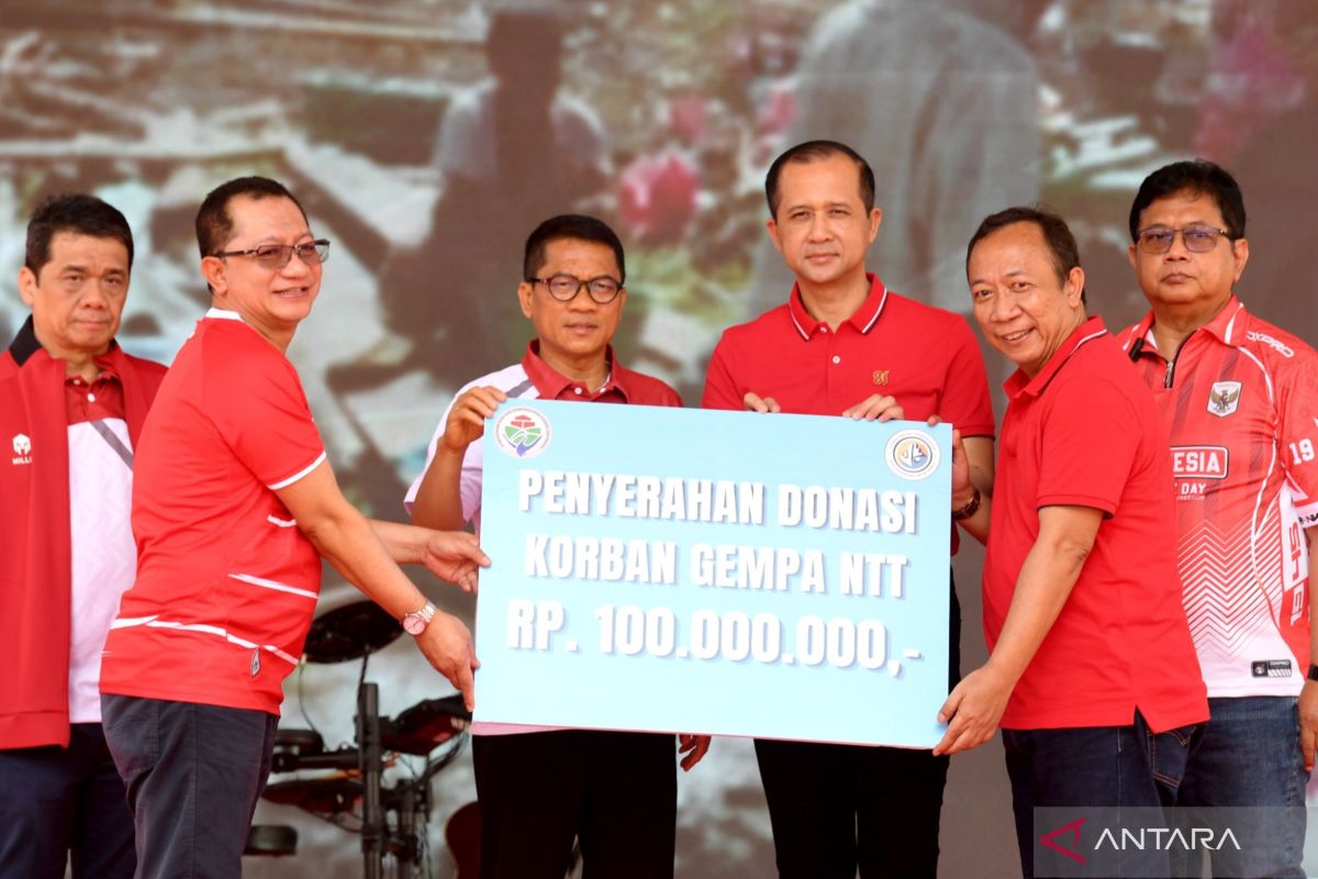 Villages Ministry and Transmigration Ministry distribute Rp100 million donation for NTT