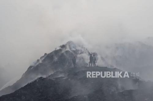 Seven Days of Fire at Kuningan Landfill, Firefighters Suffer Health Problems