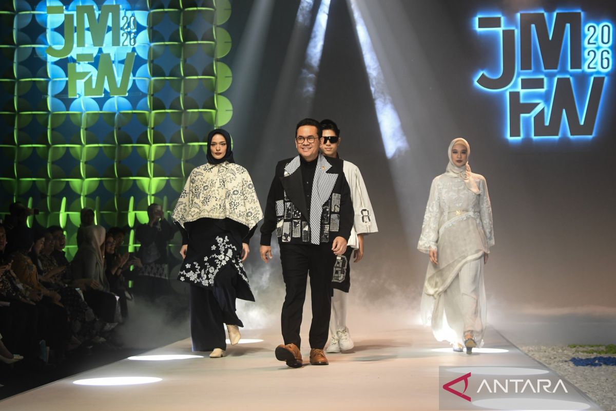 Indonesia needs to boost competitiveness to develop modest fashion