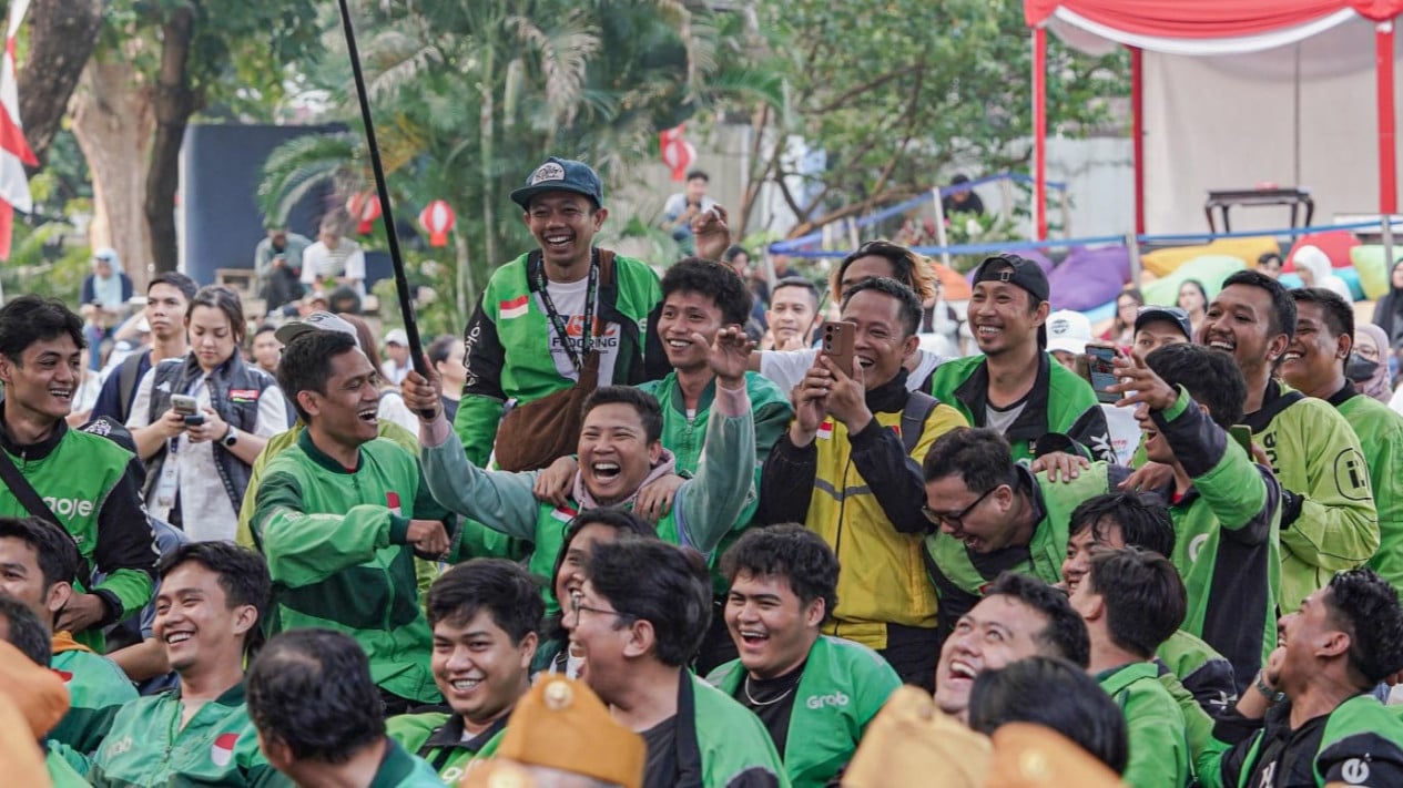 Celebrating Independence, Pertamina Patra Niaga Gives Away Dozens of Motorcycles to Online Motorcycle Taxi Drivers