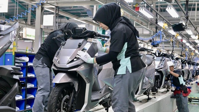 Purbaya Gives Latest Update on Electric Motorcycle Incentive Implementation