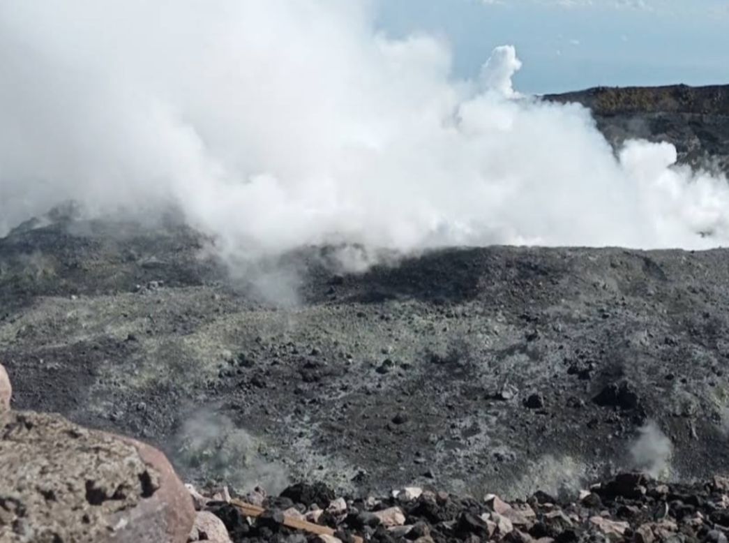 Evacuation of Climber Who Fell into Mount Slamet Crater Expected Only Tomorrow Morning