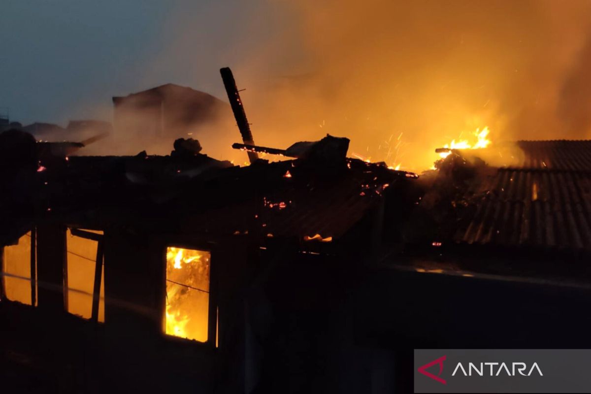 90 firefighters extinguish house fire in East Jakarta
