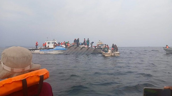 Ferry Capsizes After Being Hit by Waves, 94 People Dead