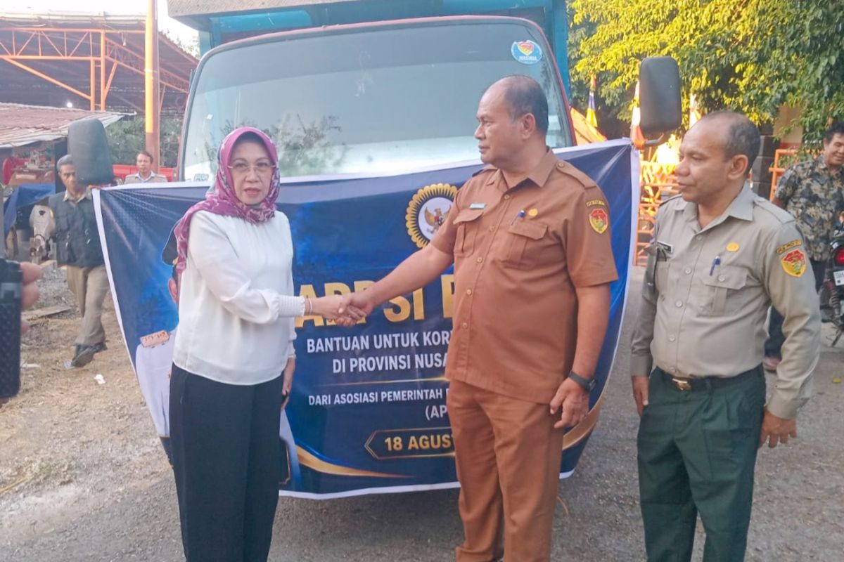APPSI distributes Rp150 million in aid for Flores earthquake victims