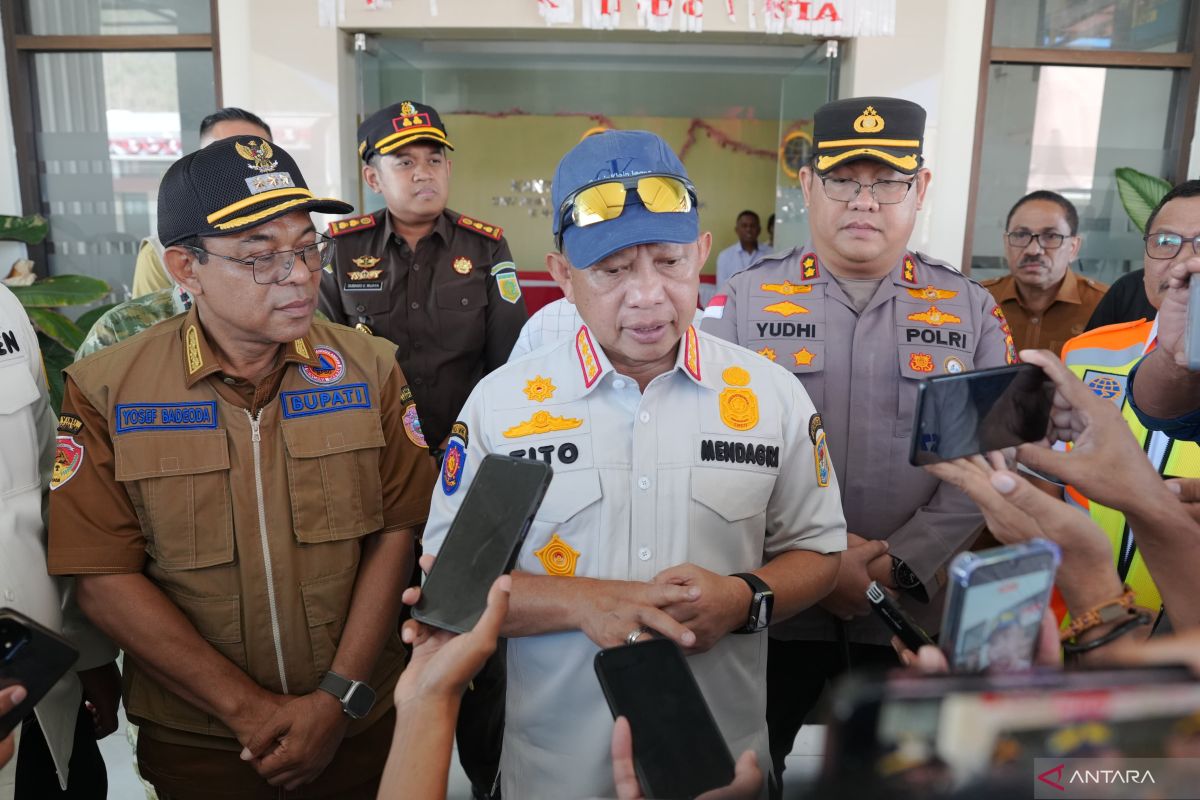 Home Affairs Minister inspects post-earthquake handling and recovery in Ende