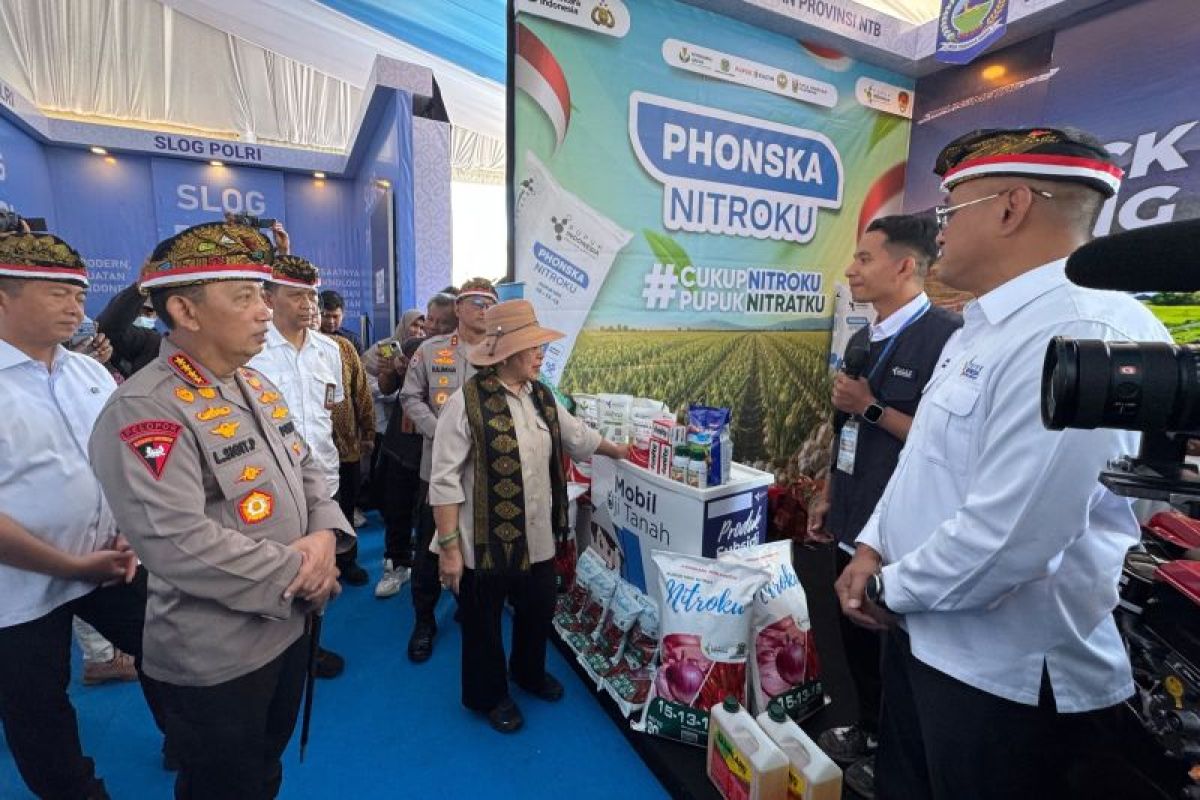 Police plant garlic simultaneously in 14 regional commands to support self-sufficiency