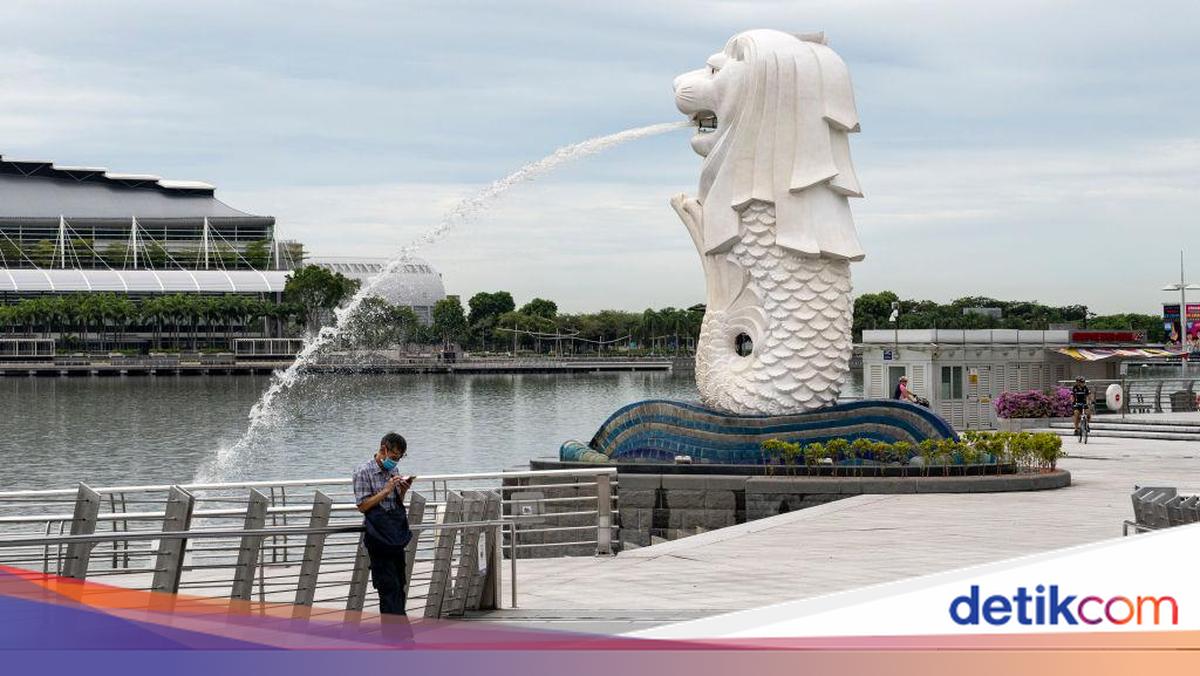 Singapore Warns Citizens of Possible Haze from Indonesian Forest Fires