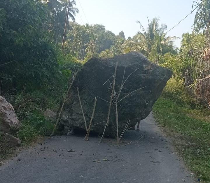 M7.7 Flores Earthquake Triggers Massive Landslides Along Trans-Flores Route