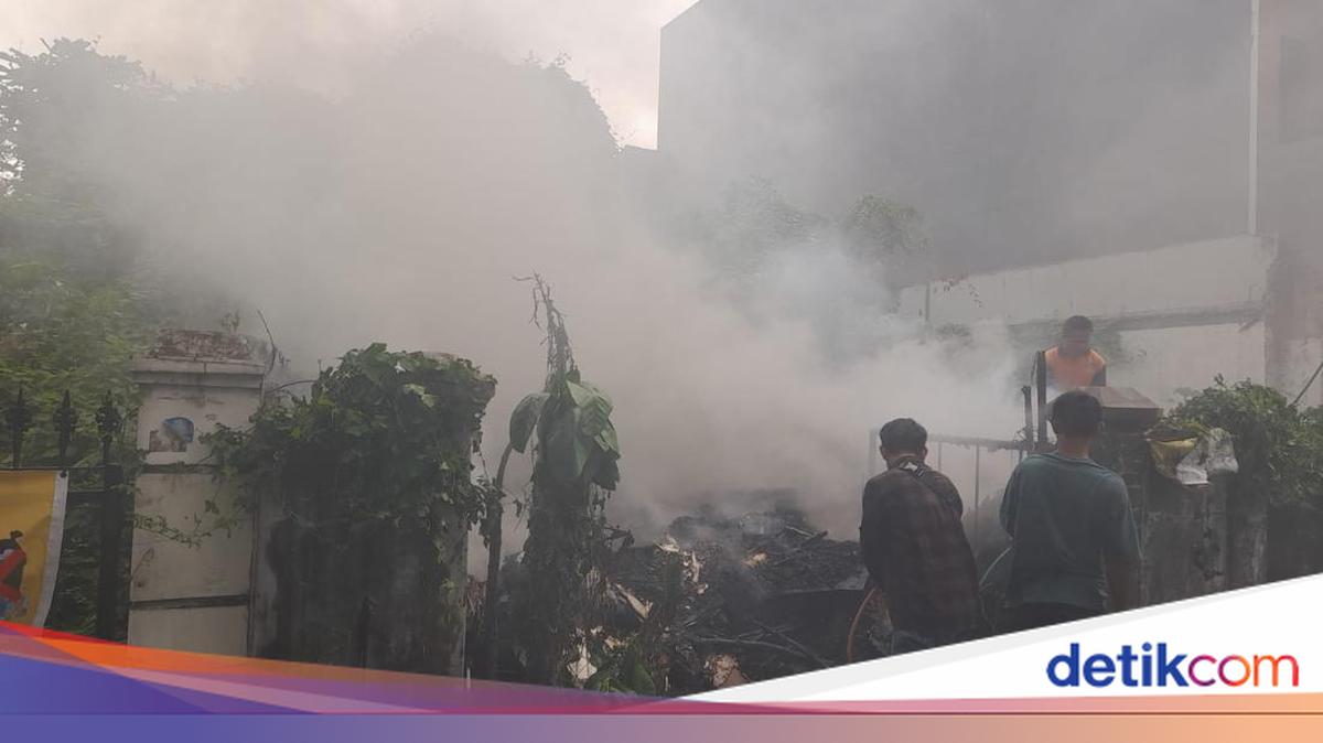 Land Fire Occurs in West Jakarta, 9 Fire Engines Deployed