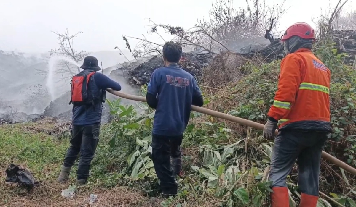 Ciniru Landfill Fire in Kuningan Still Not Extinguished, West Java Provincial Government Sends Aid
