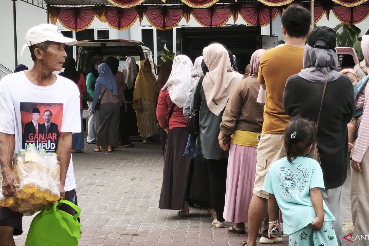 Bantul Regency Government holds cheap market, provides five tonnes of basic necessities