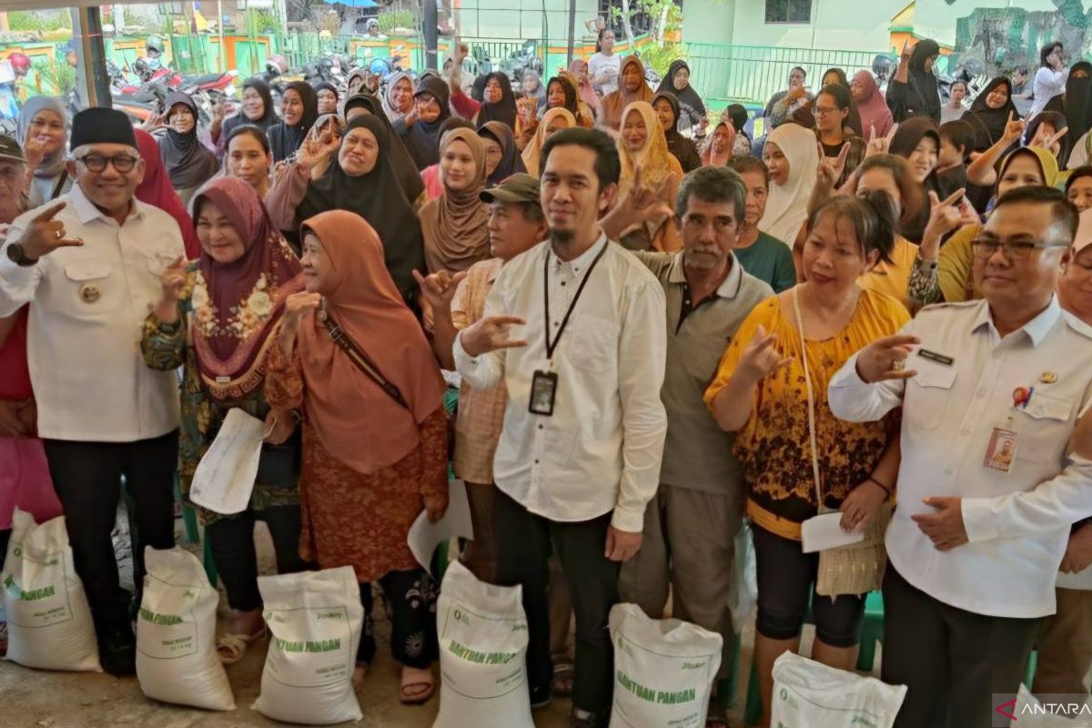 Tanjungpinang residents grateful for government rice assistance