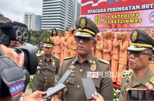 Naked Drunk Man Injures Two Motorcyclists in Lenteng Agung