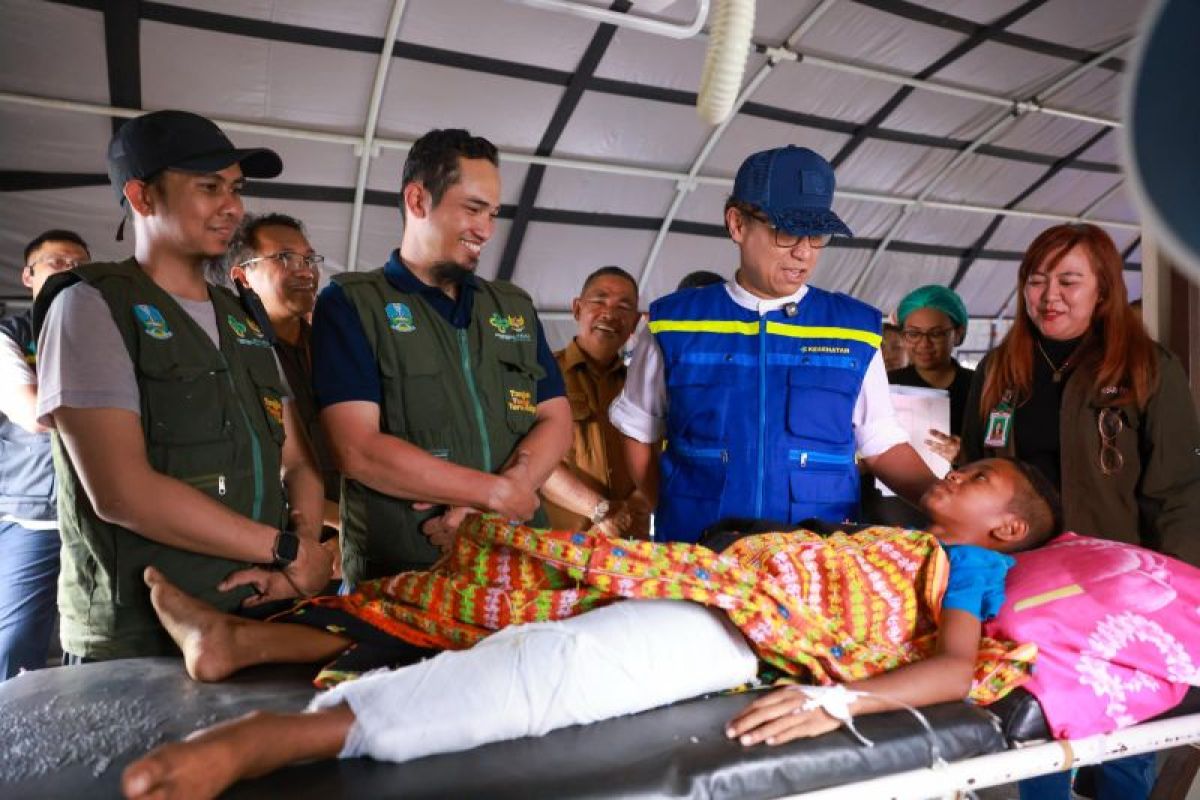 Minister ensures surgery services despite quake-hit Ruteng hospital