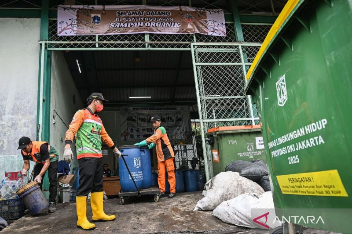 Pasar Jaya supports waste sorting at source movement
