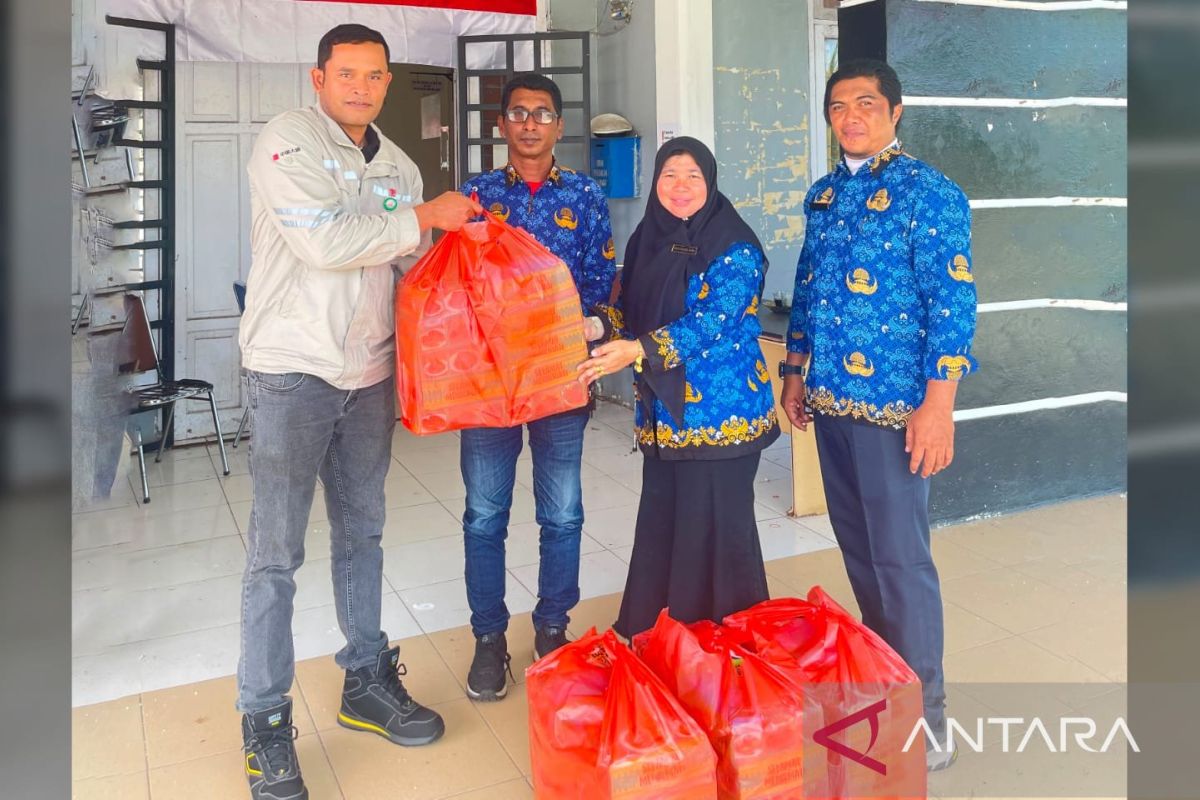 PT MPG Nagan Raya supports Kuala Pesisir flag-raising troop for Indonesia's 81st Independence Day