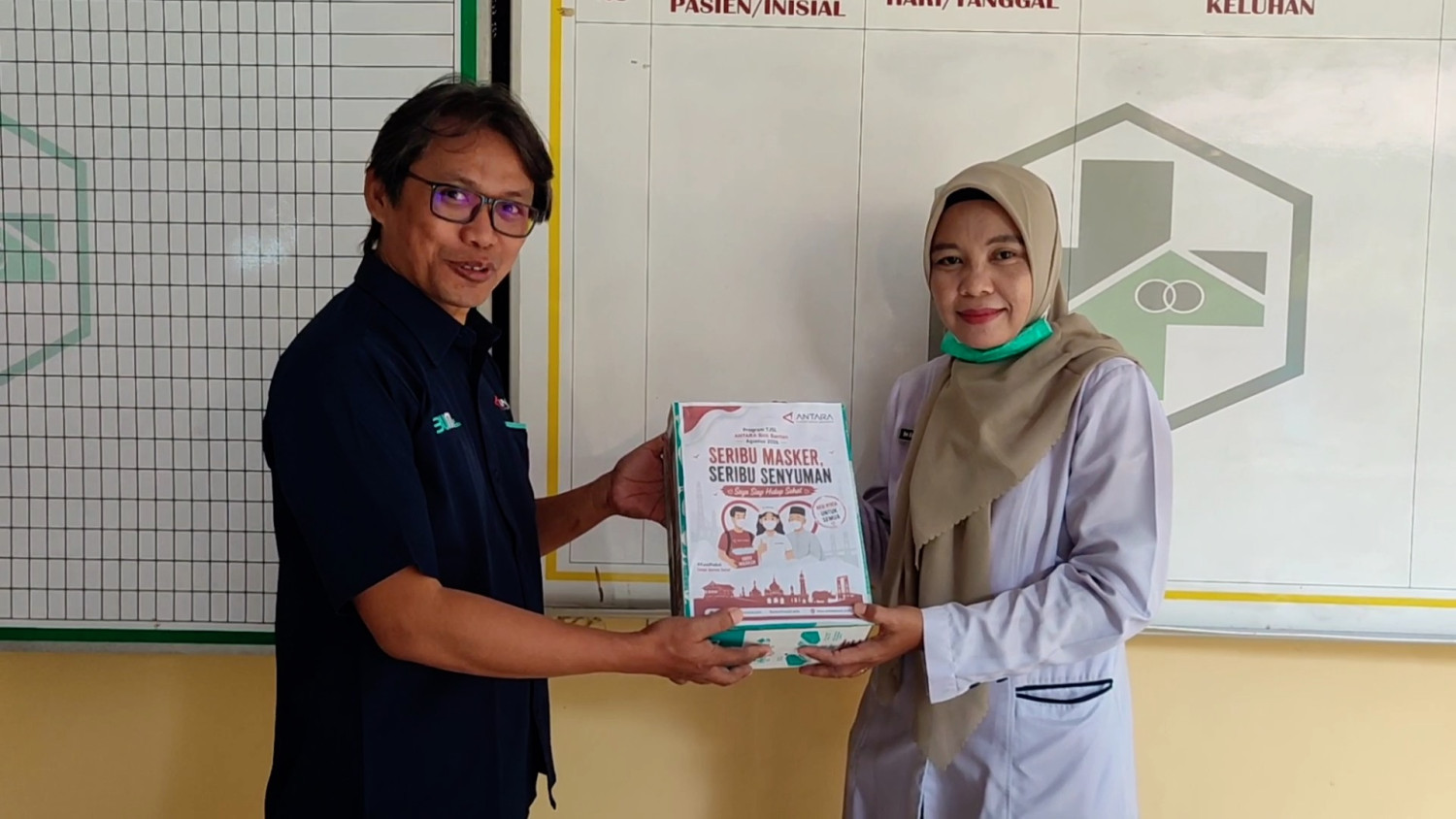 Antara Banten distributes thousands of masks in ISPA-prone areas of Bojonegara
