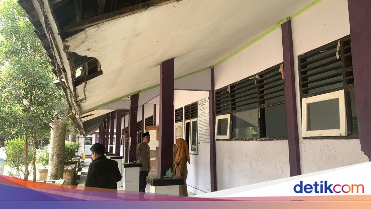 Five Classrooms at SMKN 1 Gerung at Risk of Collapse