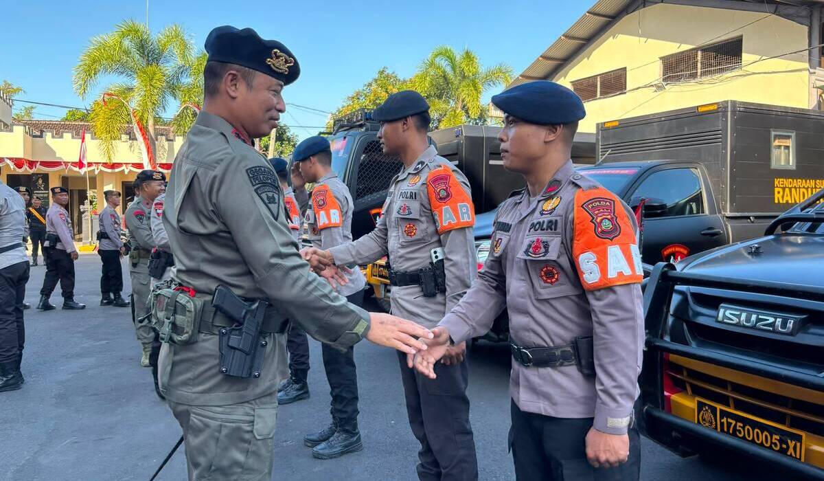 Bali Police Deploy Brimob SAR Personnel and Field Kitchen Vehicles to Flores